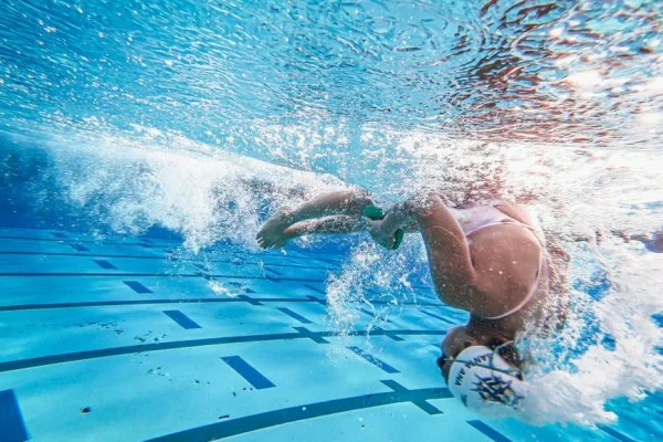 swimming turn underwater